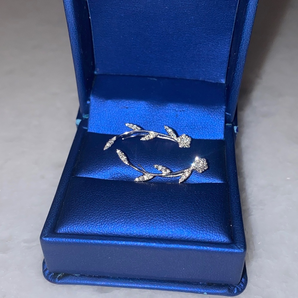 DJULA Diamond Ear-climbers in 18KT White Gold